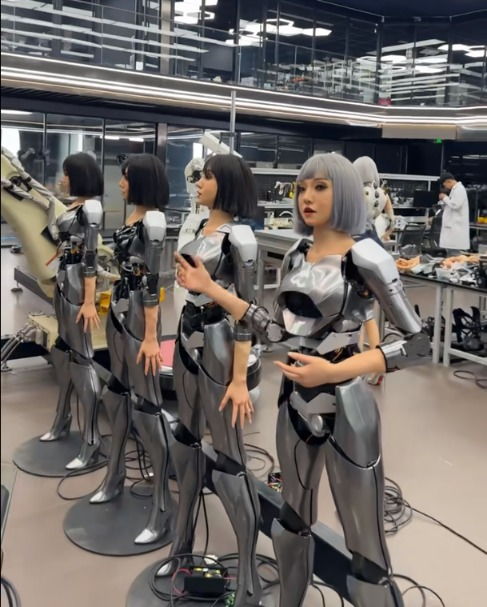 面部细节直逼真人 一家仿生机器人公司如何凭借智能研发惊艳出圈